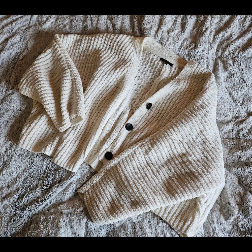 Cream Cropped Sweater - Picture 4 of 4